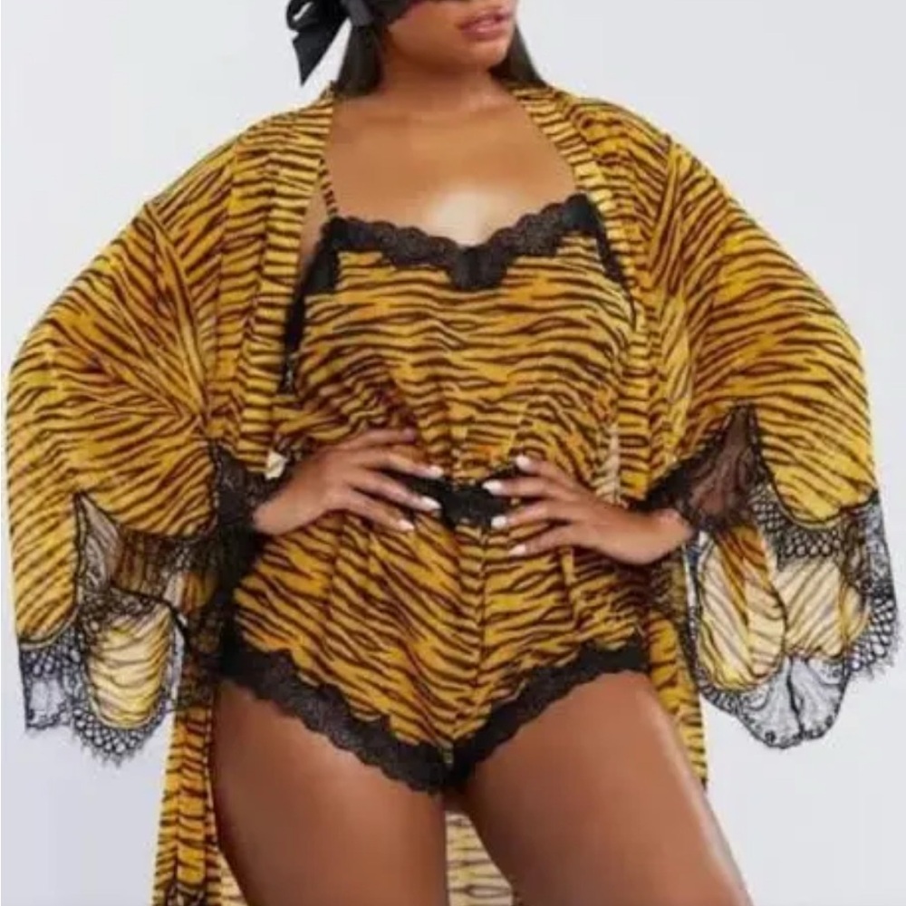 Savage X Fenty Sheer Tiger Stripe Robe w/Lace Hem